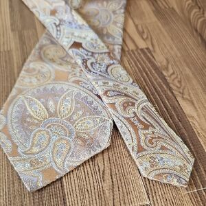 Daniel Cremieux Brown Paisley Silk Tie with Cream & Gold Motif